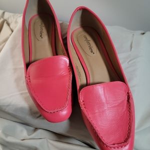 Women's Comfortview Orange Blossom loafers. Size 9.5WW